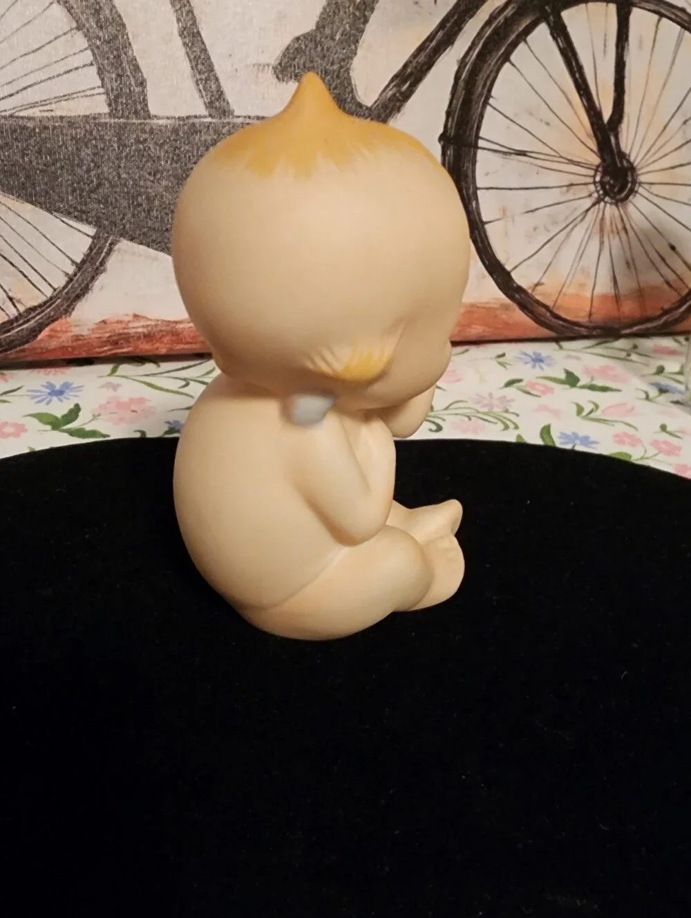 Vintage-Style Beige Baby Figurine  Cute Sitting Nursery Decor
